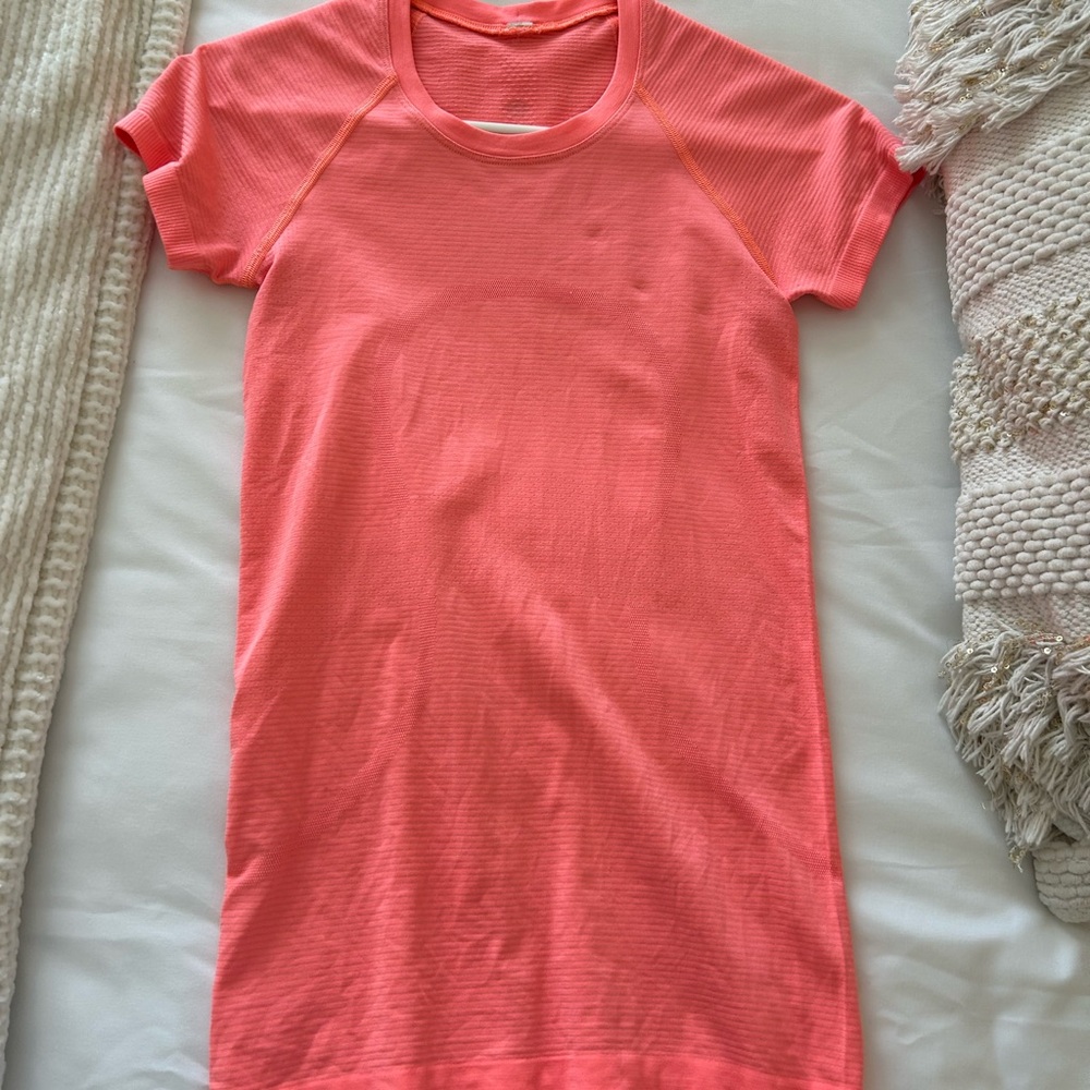 Lululemon Swiftly Tech short sleeve shirt size 2